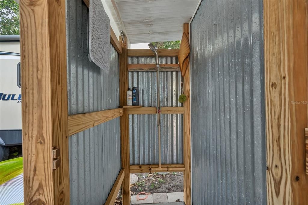 Active With Contract: $180,000 (3 beds, 1 baths, 1014 Square Feet)