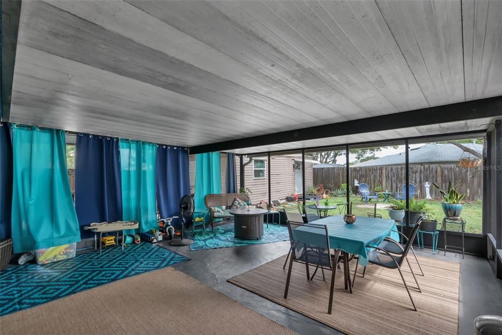 Active With Contract: $180,000 (3 beds, 1 baths, 1014 Square Feet)
