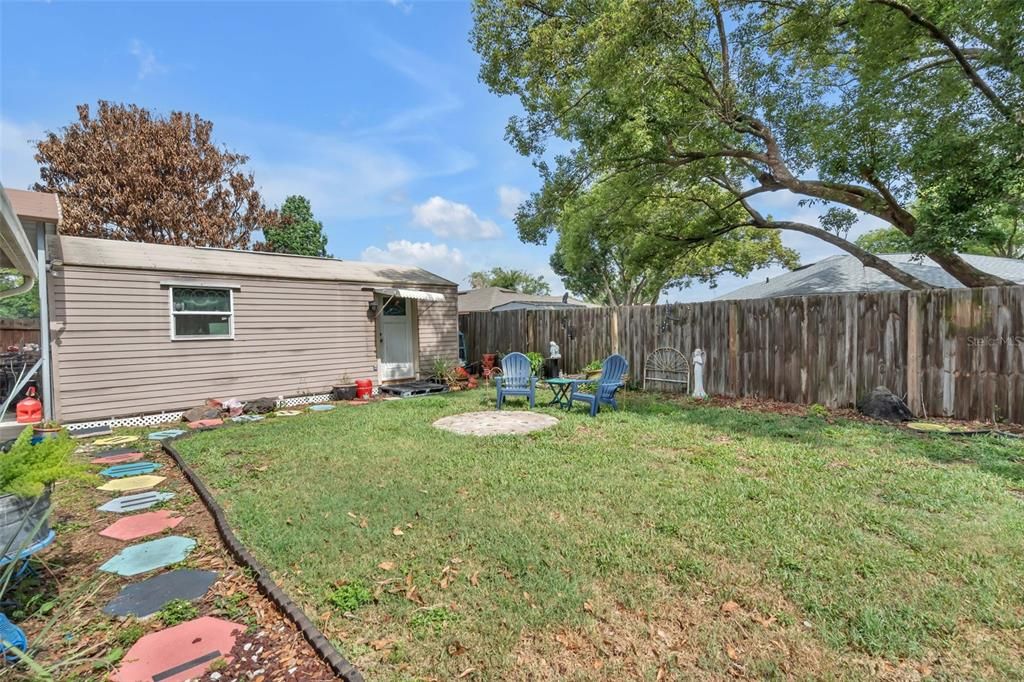 Active With Contract: $180,000 (3 beds, 1 baths, 1014 Square Feet)