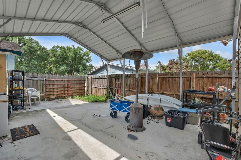 Active With Contract: $180,000 (3 beds, 1 baths, 1014 Square Feet)