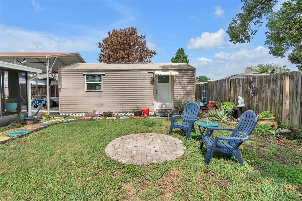 Active With Contract: $180,000 (3 beds, 1 baths, 1014 Square Feet)