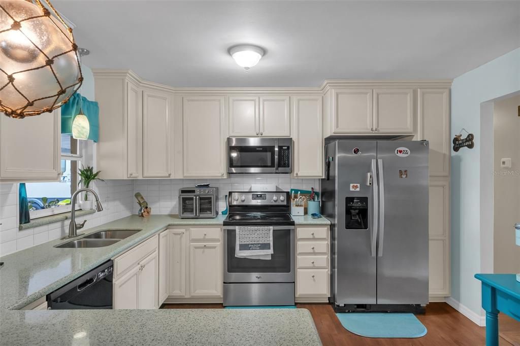 Active With Contract: $180,000 (3 beds, 1 baths, 1014 Square Feet)