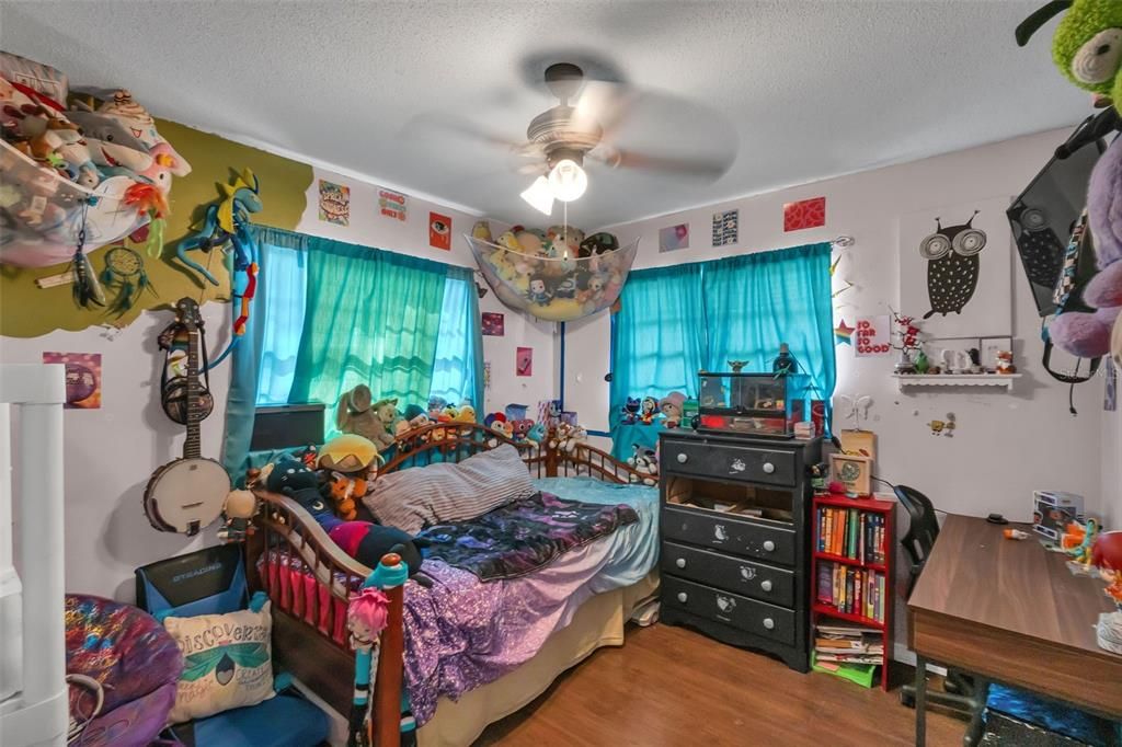 Active With Contract: $180,000 (3 beds, 1 baths, 1014 Square Feet)