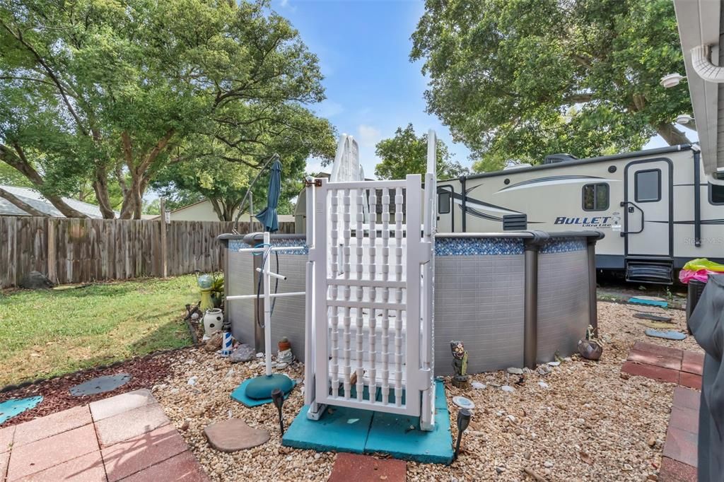 Active With Contract: $180,000 (3 beds, 1 baths, 1014 Square Feet)