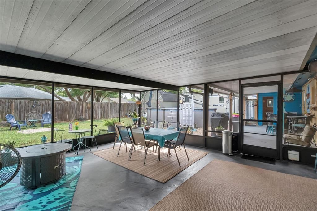 Active With Contract: $180,000 (3 beds, 1 baths, 1014 Square Feet)