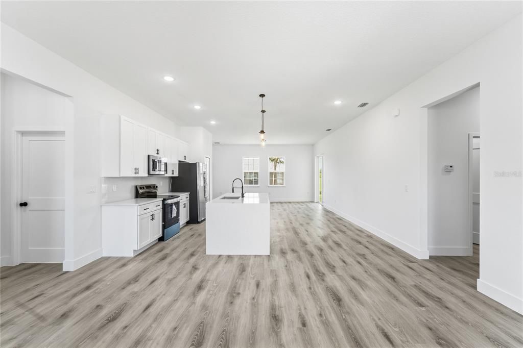 For Rent: $2,100 (4 beds, 3 baths, 1896 Square Feet)