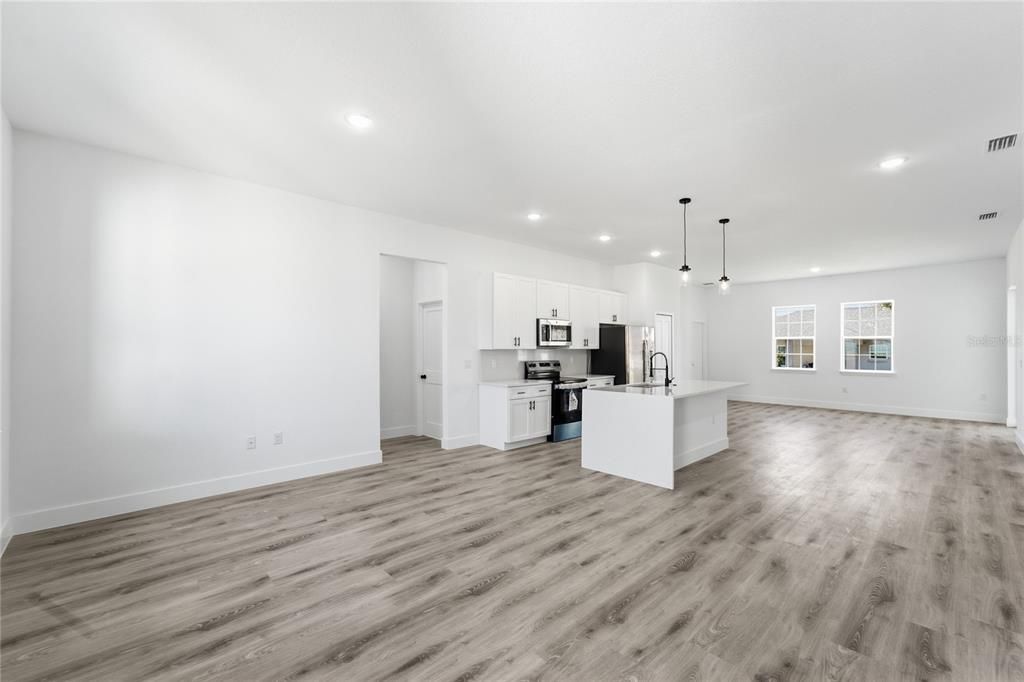 For Rent: $2,100 (4 beds, 3 baths, 1896 Square Feet)