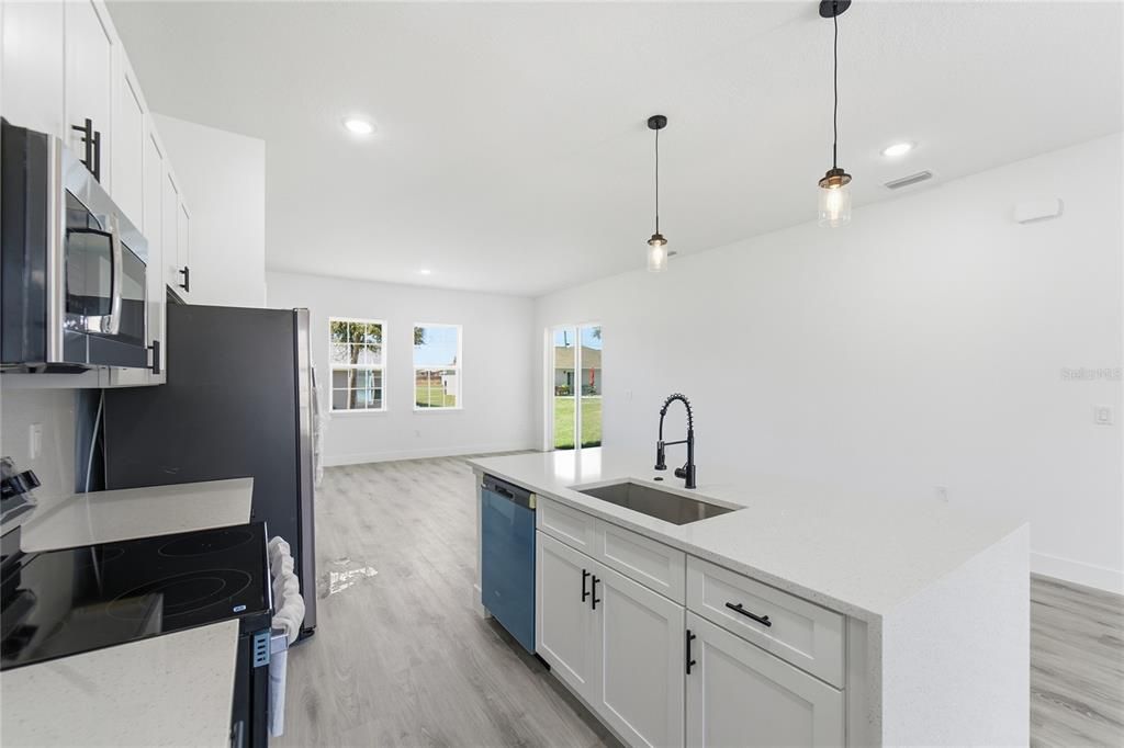 For Rent: $2,100 (4 beds, 3 baths, 1896 Square Feet)