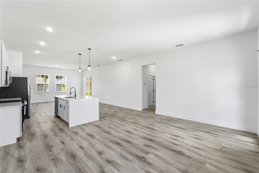 For Rent: $2,100 (4 beds, 3 baths, 1896 Square Feet)