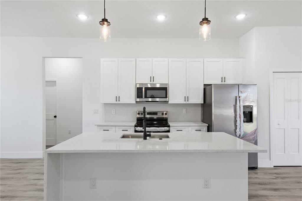 For Rent: $2,100 (4 beds, 3 baths, 1896 Square Feet)