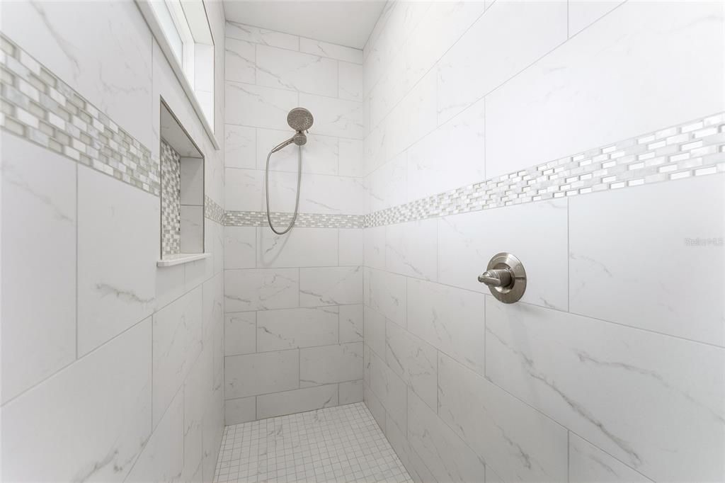 For Sale: $349,900 (4 beds, 2 baths, 1618 Square Feet)