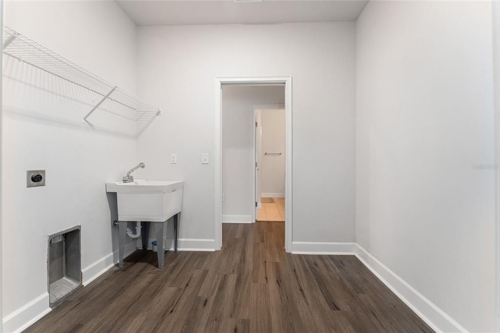 For Sale: $349,900 (4 beds, 2 baths, 1618 Square Feet)