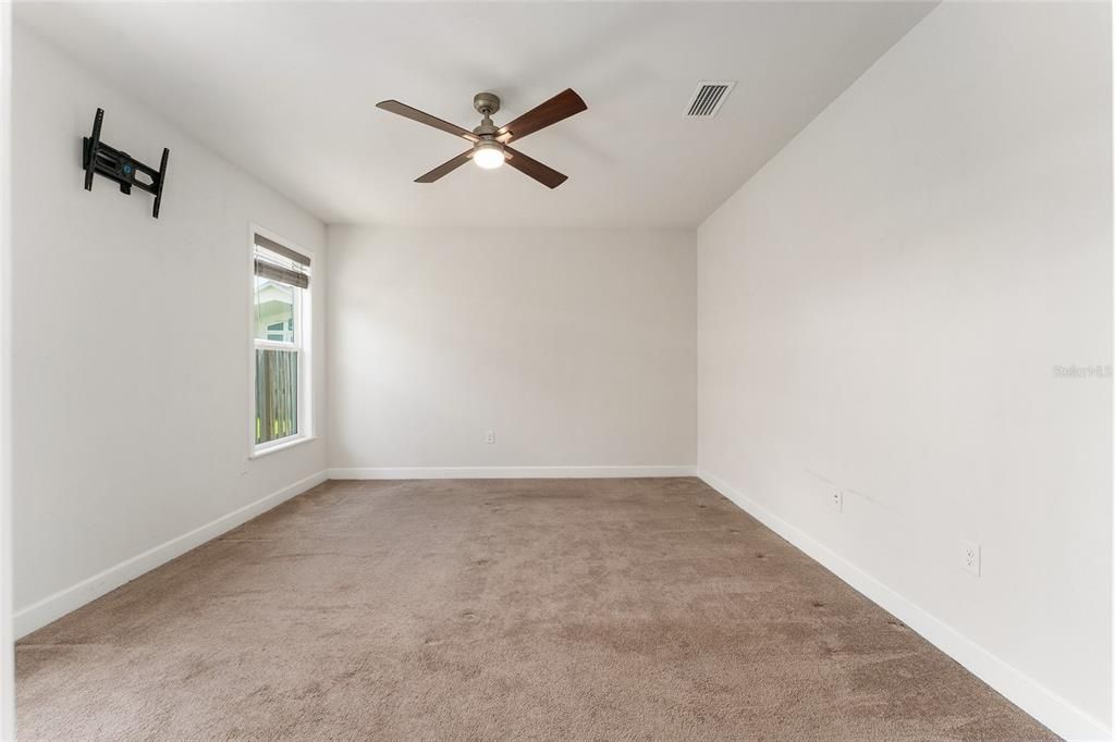 For Sale: $349,900 (4 beds, 2 baths, 1618 Square Feet)