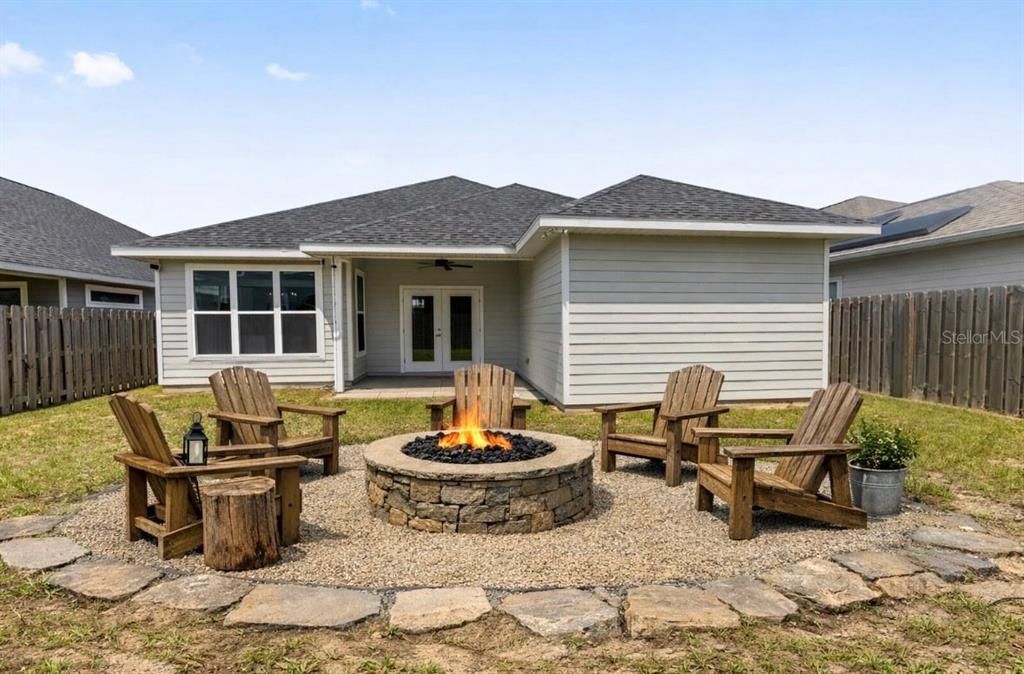 For Sale: $349,900 (4 beds, 2 baths, 1618 Square Feet)