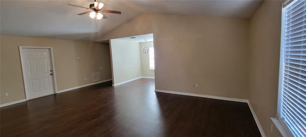 For Rent: $1,975 (3 beds, 2 baths, 1238 Square Feet)