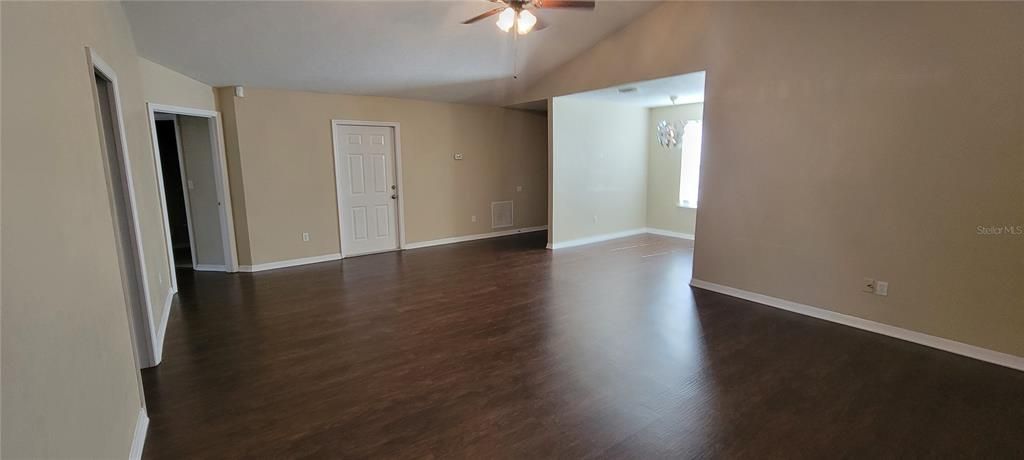 For Rent: $1,975 (3 beds, 2 baths, 1238 Square Feet)