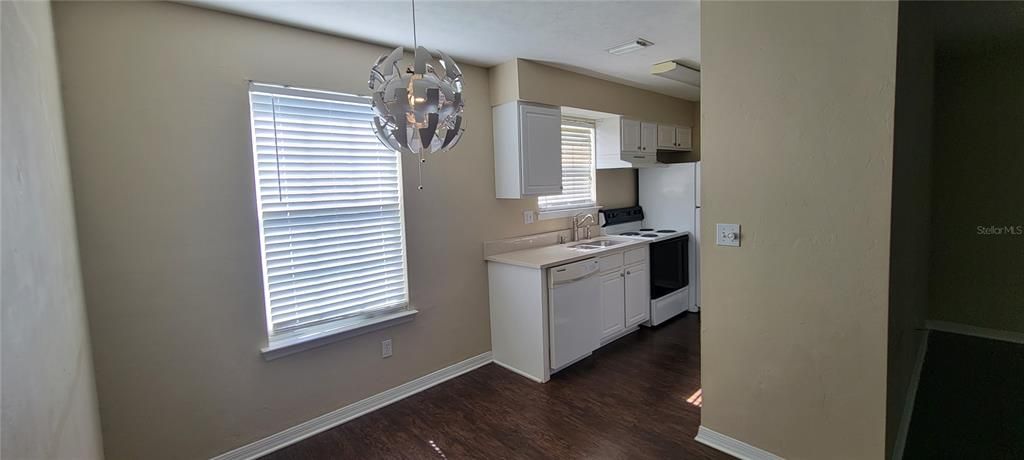 For Rent: $1,975 (3 beds, 2 baths, 1238 Square Feet)