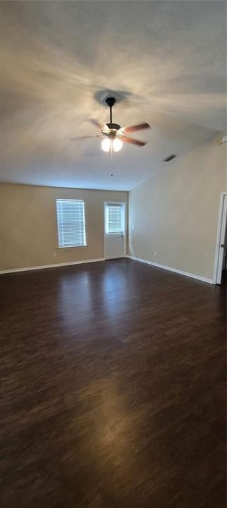 For Rent: $1,975 (3 beds, 2 baths, 1238 Square Feet)