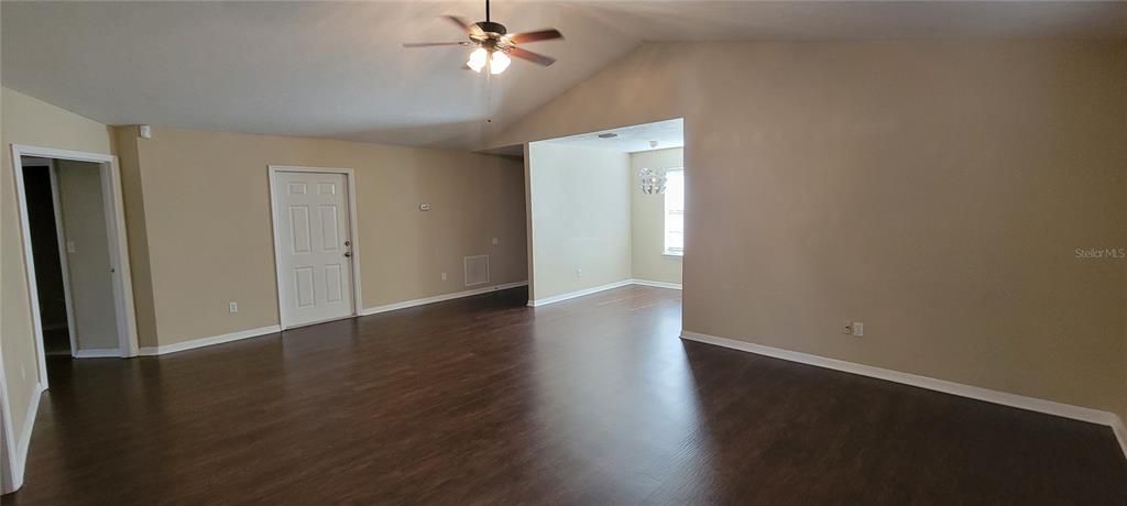 For Rent: $1,975 (3 beds, 2 baths, 1238 Square Feet)