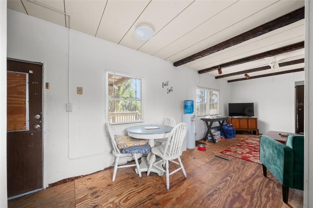 For Sale: $275,000 (2 beds, 2 baths, 672 Square Feet)