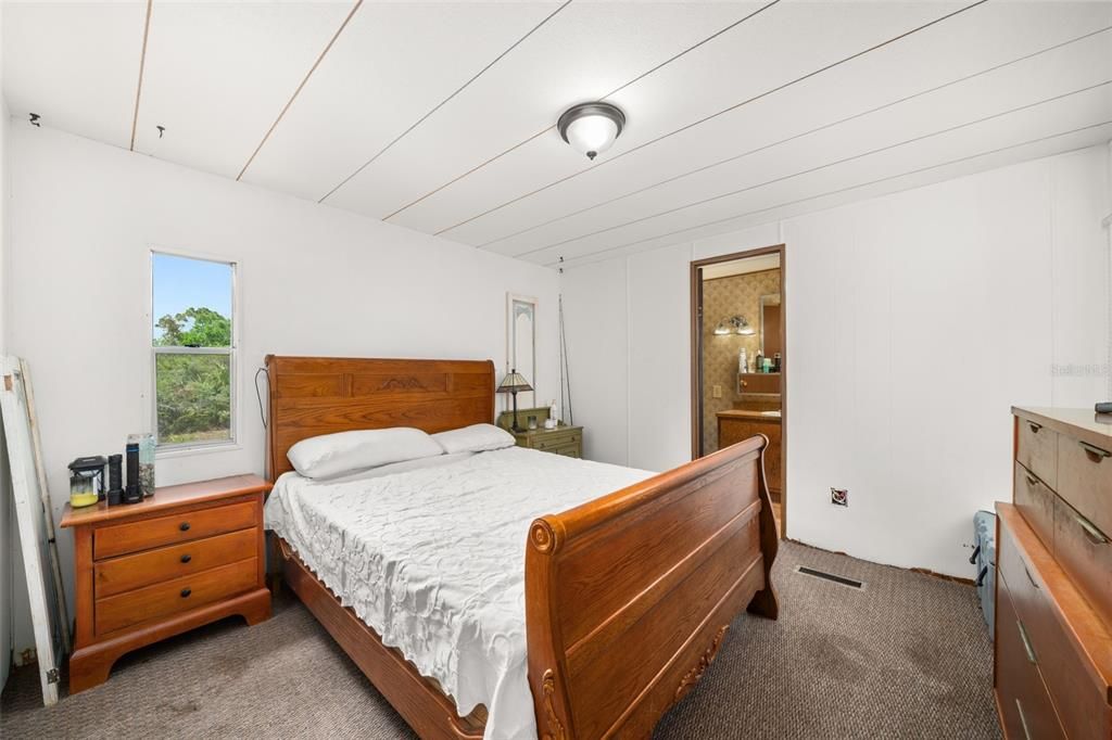 For Sale: $275,000 (2 beds, 2 baths, 672 Square Feet)