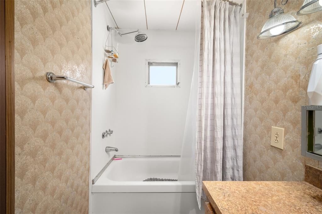 For Sale: $275,000 (2 beds, 2 baths, 672 Square Feet)