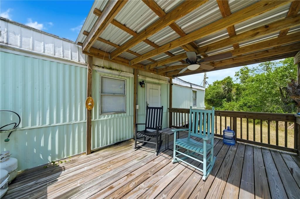 For Sale: $275,000 (2 beds, 2 baths, 672 Square Feet)
