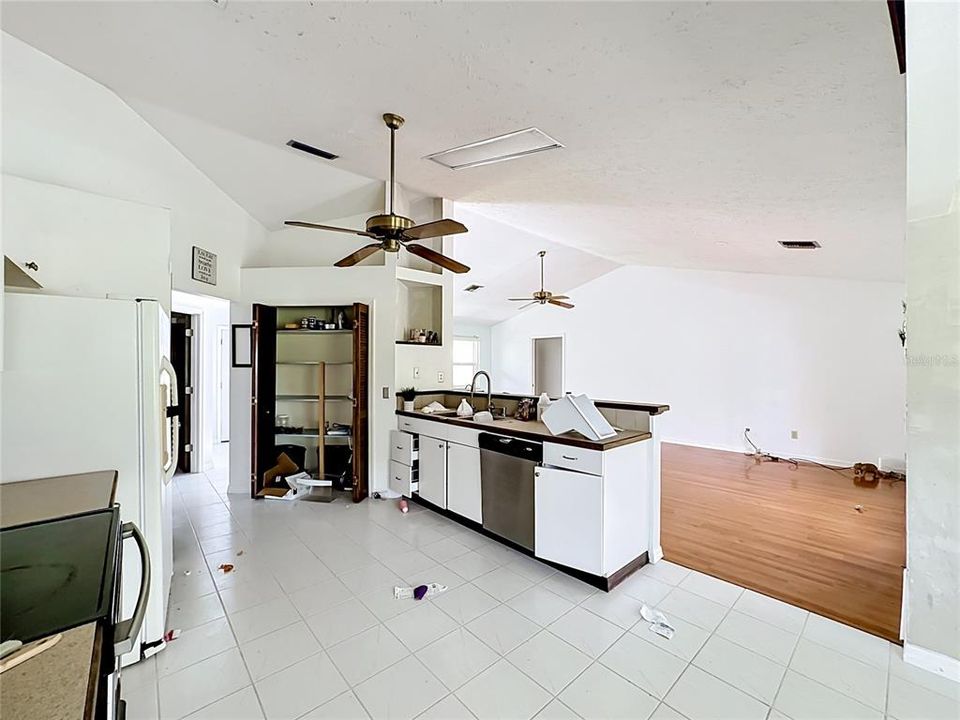 For Sale: $399,000 (3 beds, 2 baths, 1823 Square Feet)