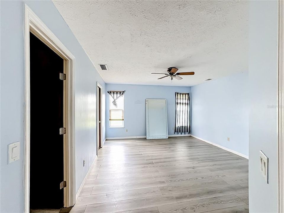 For Sale: $399,000 (3 beds, 2 baths, 1823 Square Feet)
