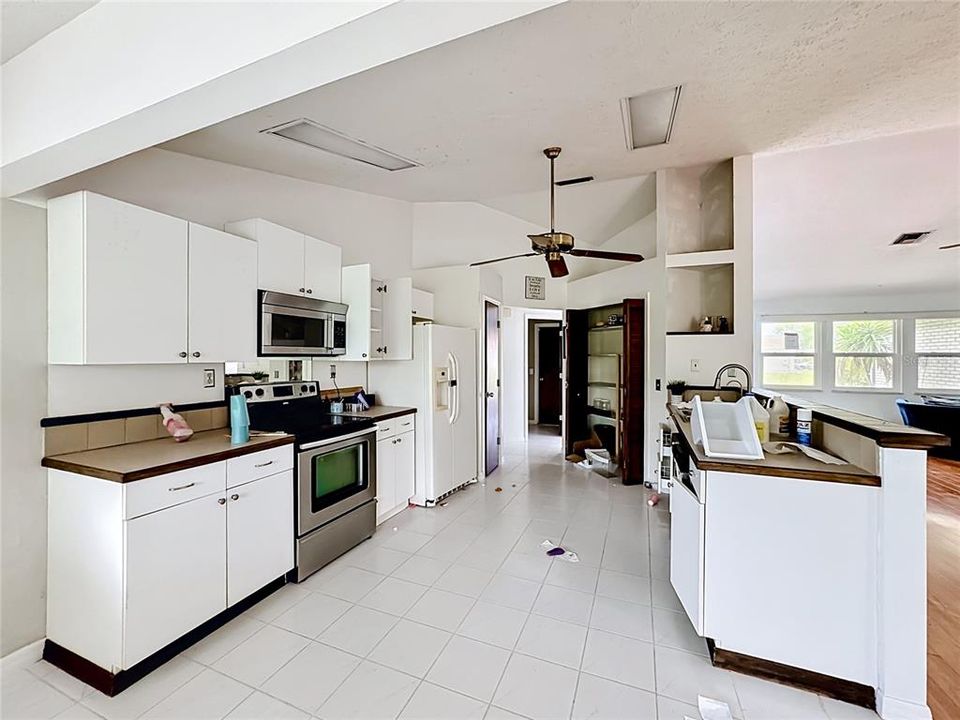 For Sale: $399,000 (3 beds, 2 baths, 1823 Square Feet)