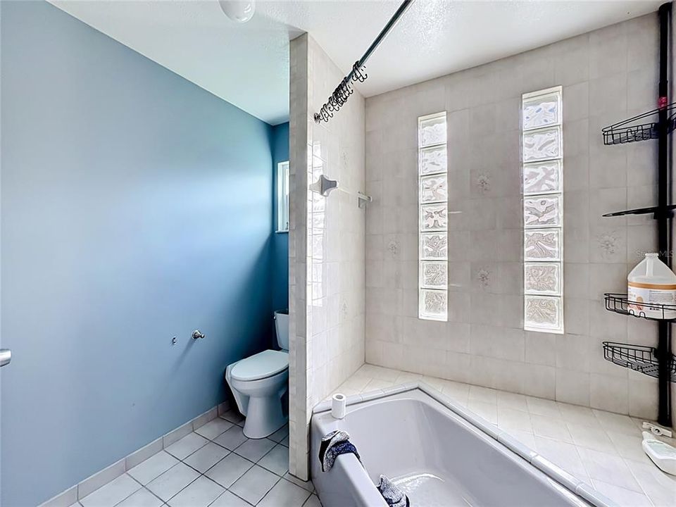 For Sale: $399,000 (3 beds, 2 baths, 1823 Square Feet)