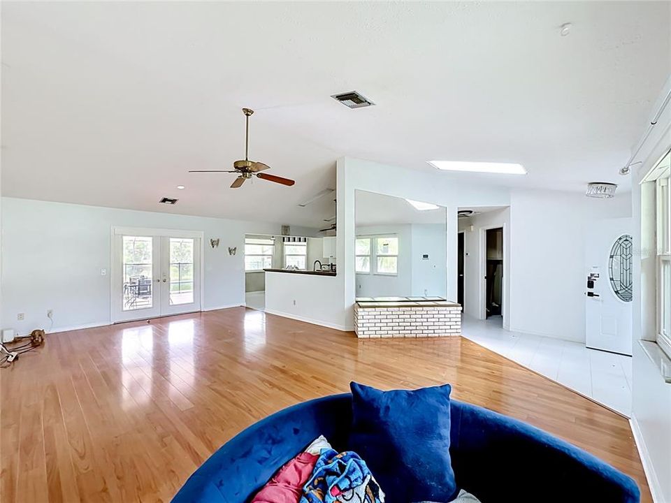 For Sale: $399,000 (3 beds, 2 baths, 1823 Square Feet)