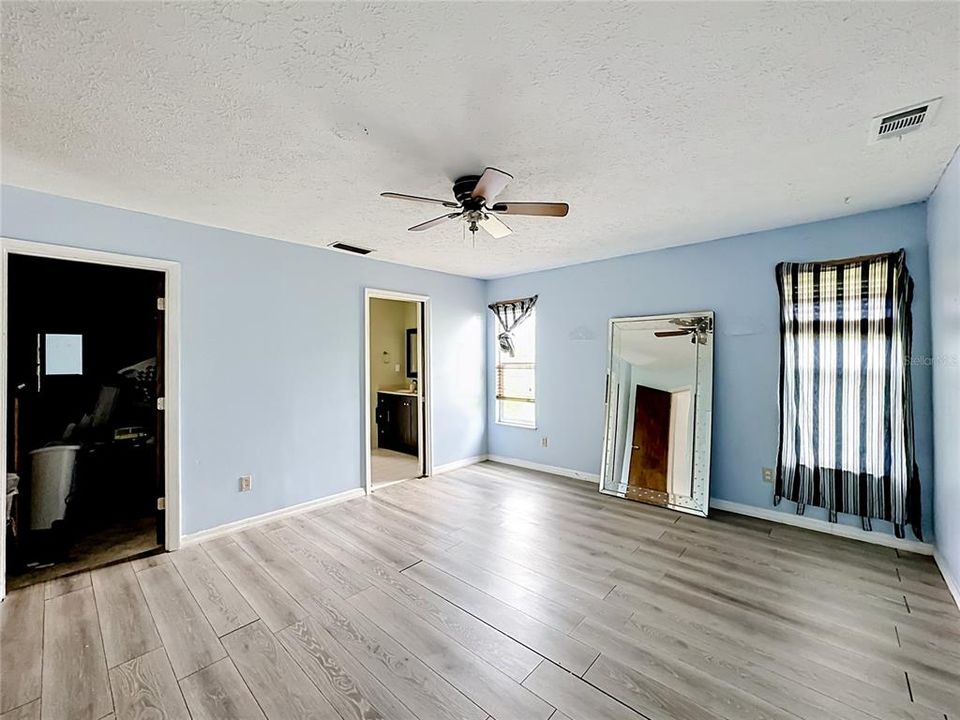 For Sale: $399,000 (3 beds, 2 baths, 1823 Square Feet)