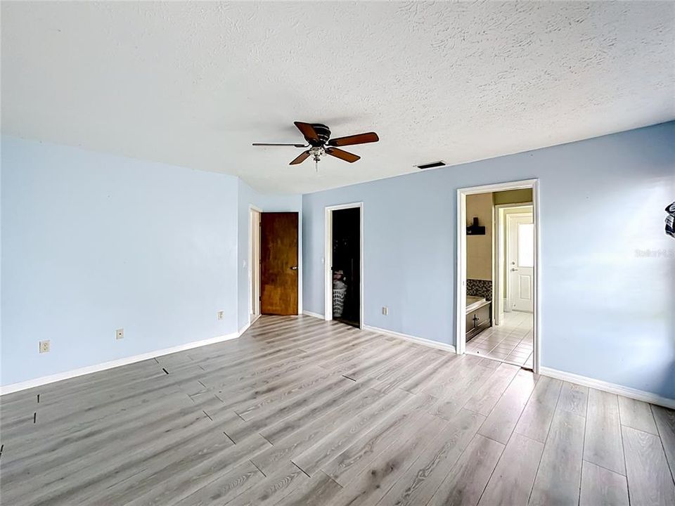 For Sale: $399,000 (3 beds, 2 baths, 1823 Square Feet)