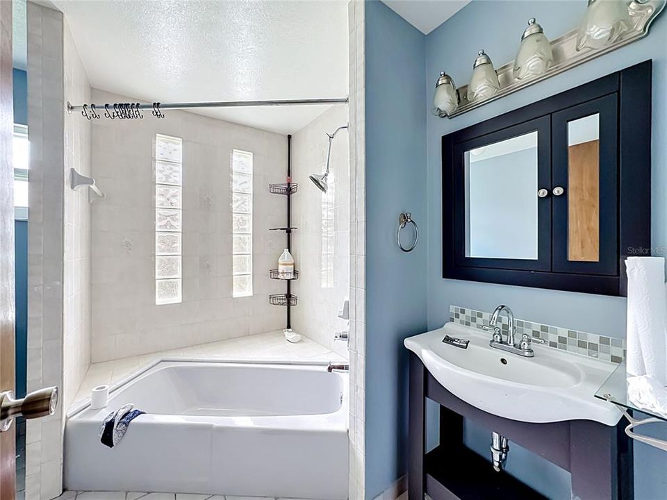 For Sale: $399,000 (3 beds, 2 baths, 1823 Square Feet)