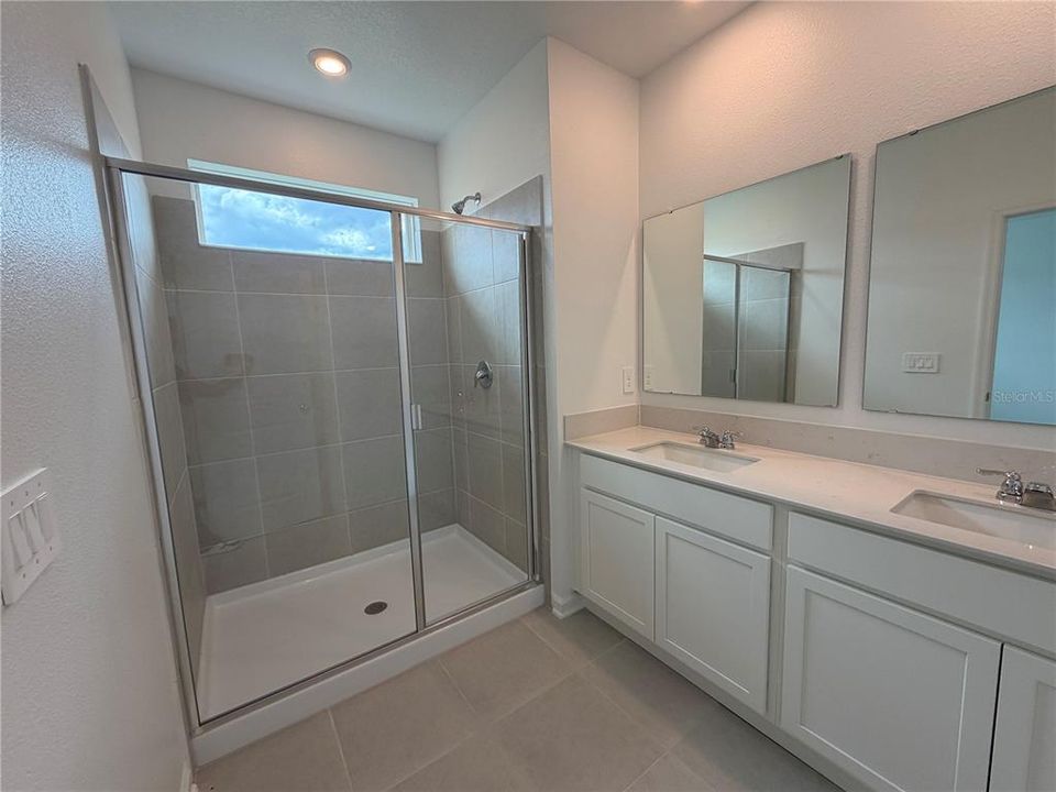 For Rent: $2,350 (3 beds, 2 baths, 1873 Square Feet)