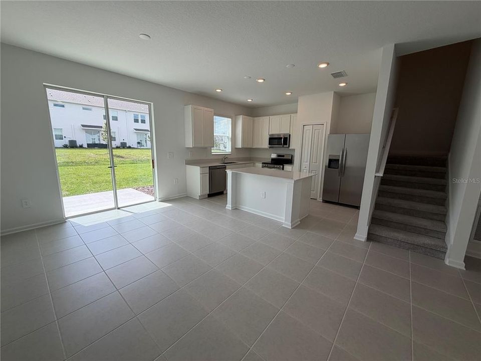 For Rent: $2,350 (3 beds, 2 baths, 1873 Square Feet)