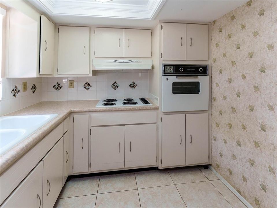 For Sale: $185,000 (2 beds, 2 baths, 1092 Square Feet)