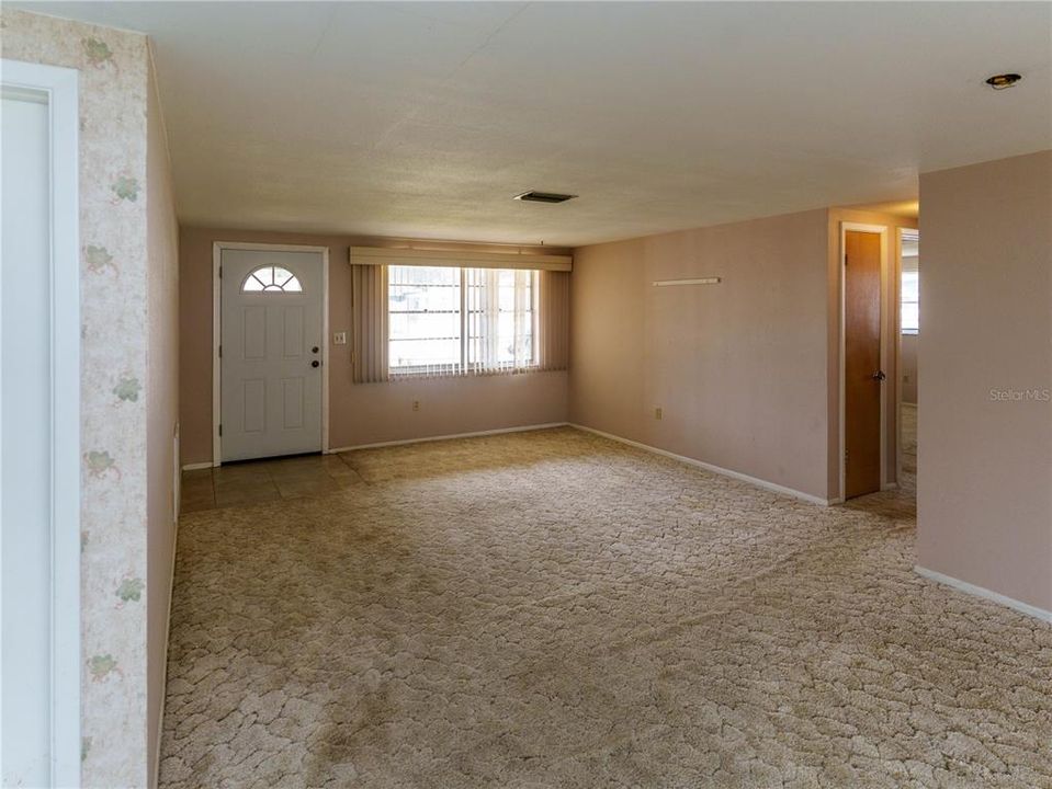 For Sale: $185,000 (2 beds, 2 baths, 1092 Square Feet)