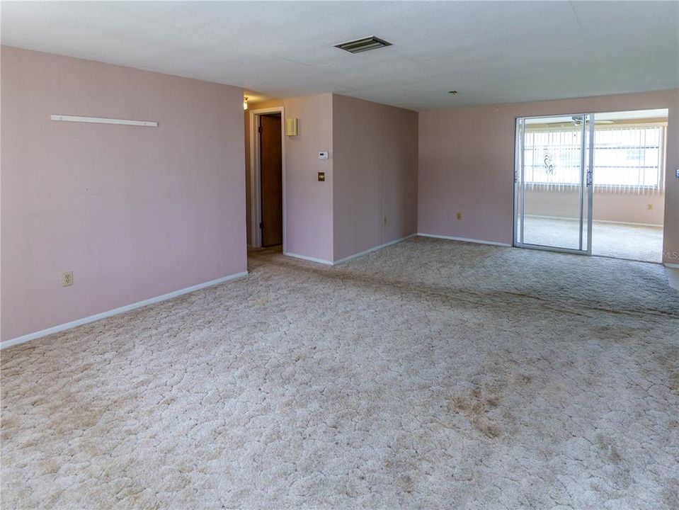 For Sale: $185,000 (2 beds, 2 baths, 1092 Square Feet)
