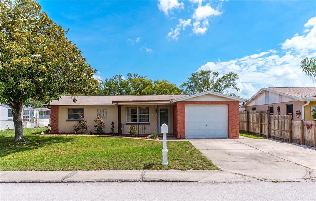 For Sale: $185,000 (2 beds, 2 baths, 1092 Square Feet)