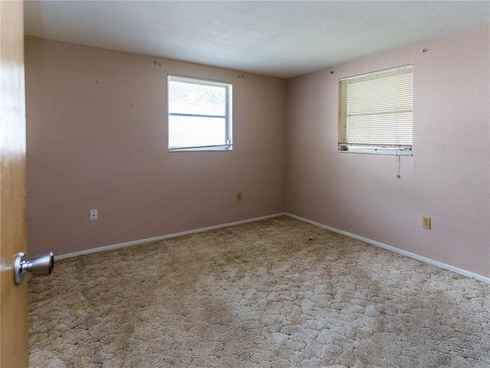 For Sale: $185,000 (2 beds, 2 baths, 1092 Square Feet)