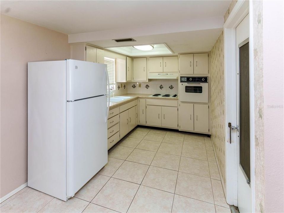 For Sale: $185,000 (2 beds, 2 baths, 1092 Square Feet)