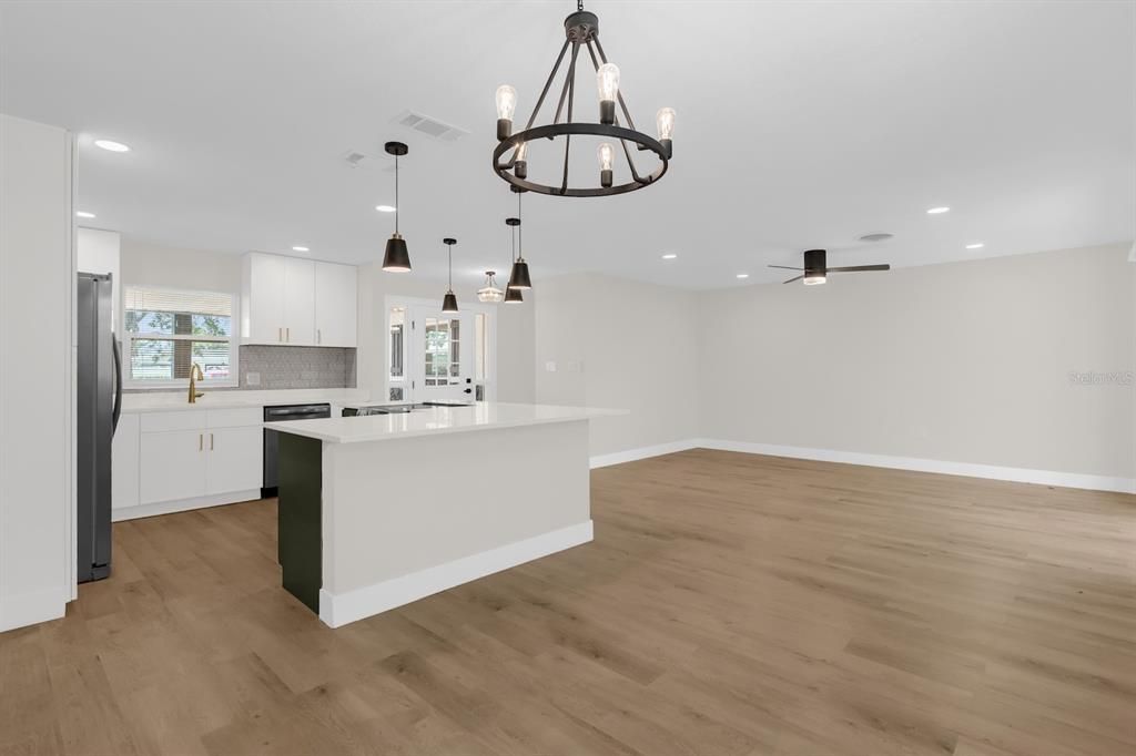 For Sale: $369,000 (3 beds, 2 baths, 1545 Square Feet)