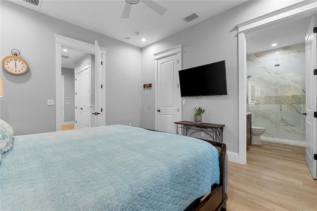 For Sale: $1,800,000 (6 beds, 4 baths, 3770 Square Feet)