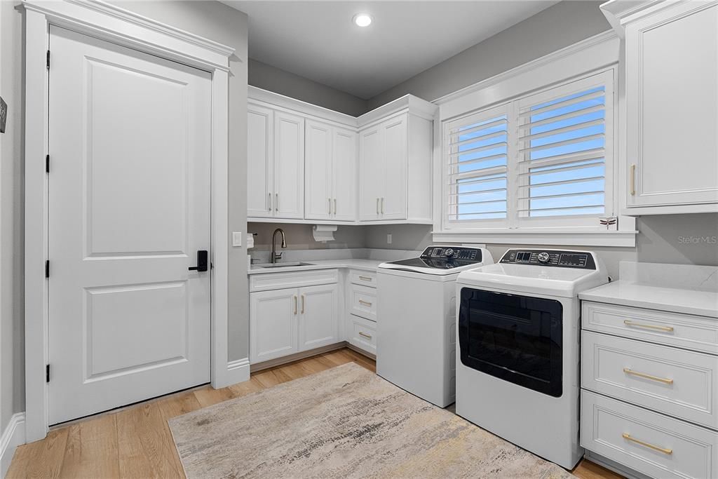 For Sale: $1,800,000 (6 beds, 4 baths, 3770 Square Feet)