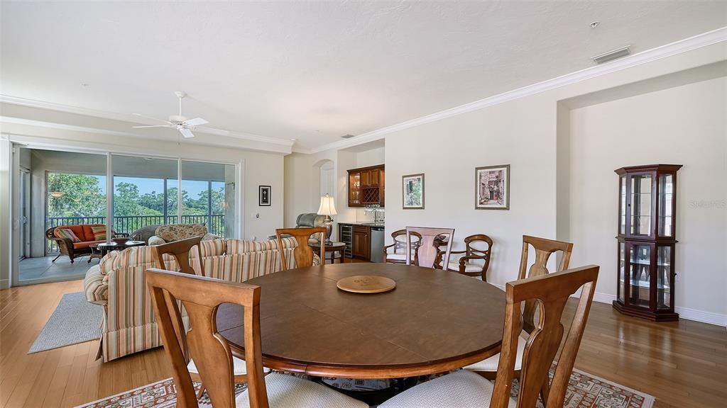 En Venta: $459,000 (3 camas, 3 baños, 2687 Pies cuadrados)
