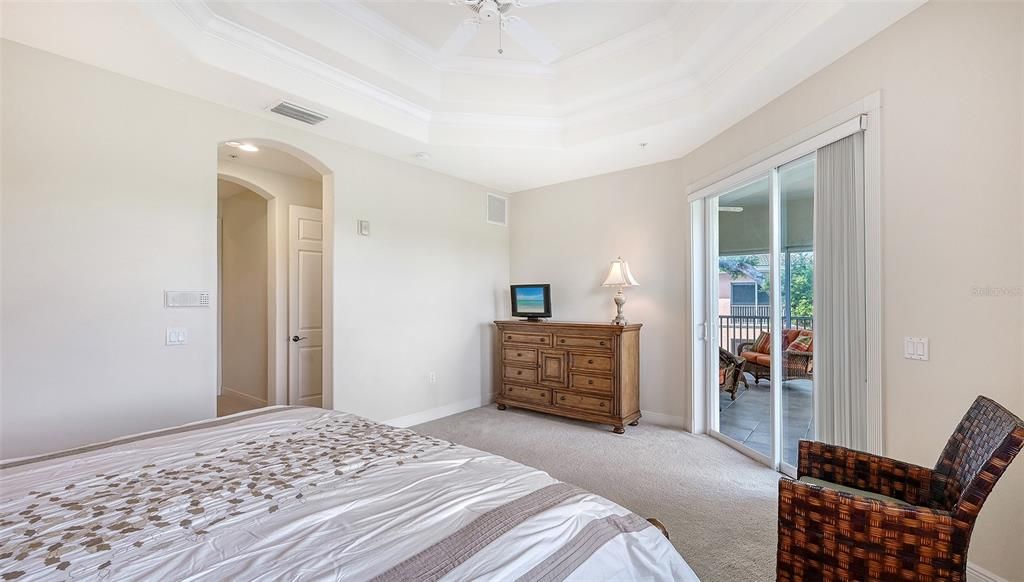 En Venta: $459,000 (3 camas, 3 baños, 2687 Pies cuadrados)