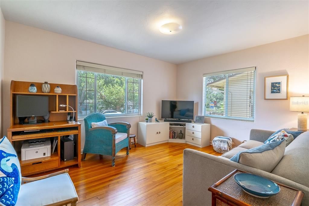 For Sale: $498,000 (2 beds, 1 baths, 1168 Square Feet)