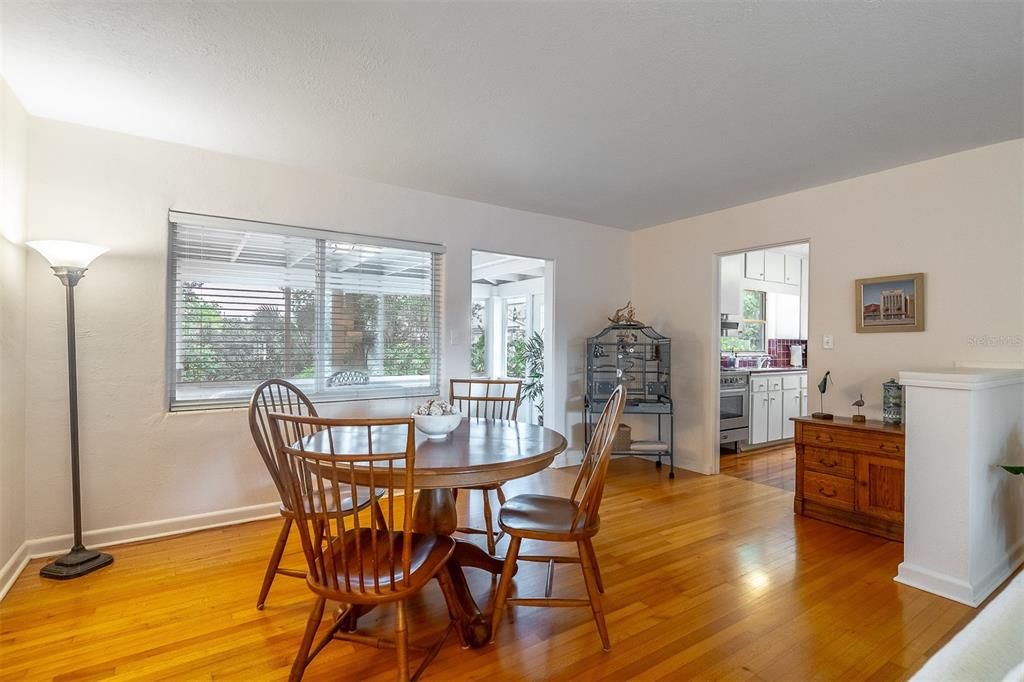 For Sale: $498,000 (2 beds, 1 baths, 1168 Square Feet)